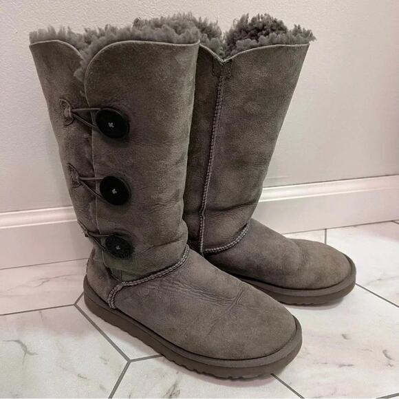 UGG Bailey Button Triplet Gray Boots Size 7 - Picture 1 of 7